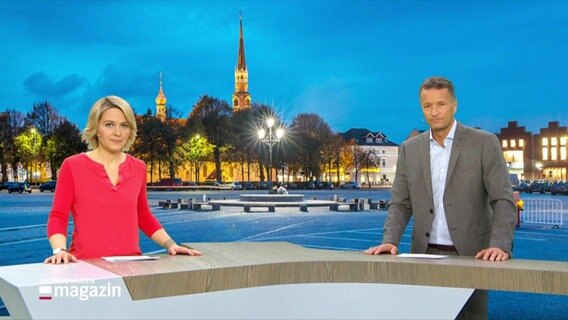 Marie-Luise Bram und Gerrit Derkowski moderieren das Schleswig-Holstein Magazin. © Screenshot 