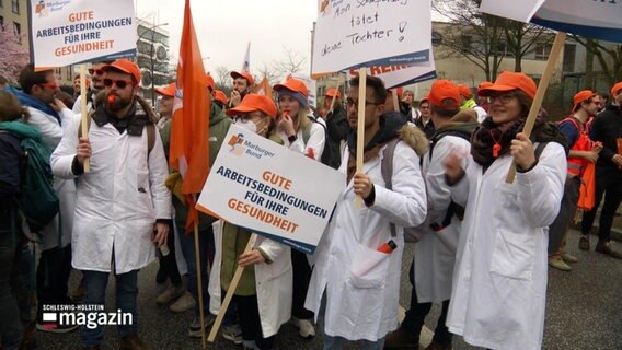 Klinikärzte auf dem Warnstreik in Hamburg. © Screenshot 