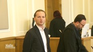 Der Ex-Unternehmer Holt im Gerichtssaal in Osnabrück. © Screenshot 