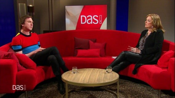 Heute zu Gast bei DAS! ist Schauspieler Lars Eidinger. © Screenshot 