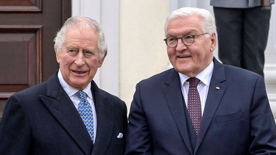König Charles III. mit Bundespräsident Frank-Walter Steinmeier. (extra 3 vom 30.03.2023 im Ersten) © NDR 