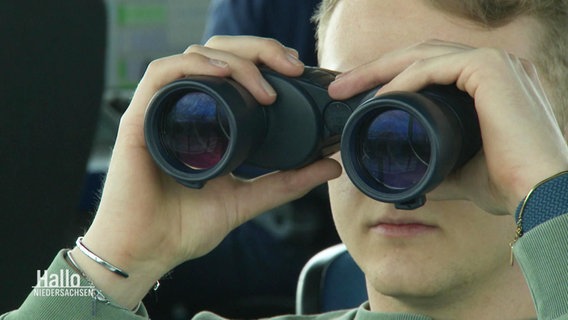 Fluglotse Jasper Lund hat vom Tower aus alles im Blick. © Screenshot 