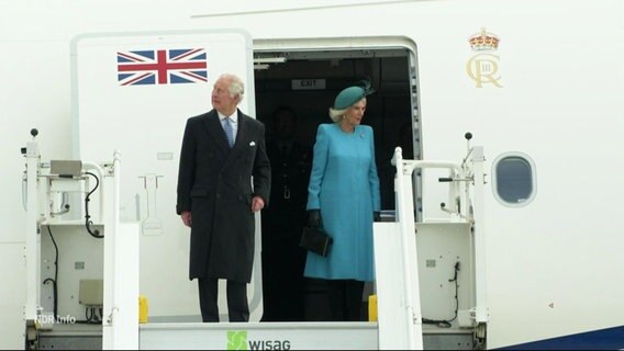 König Charles und Camilla am Hauptstadtflughafen BER. © Screenshot 