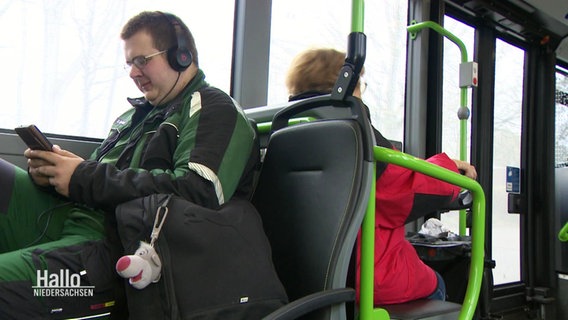 Passagiere im Bus. © Screenshot 