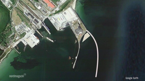 Der Hafen von Mukran aus der Vogelperspektive. © Screenshot 