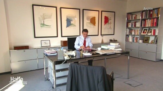 Gerhard Schröder in seinem Büro © Screenshot 