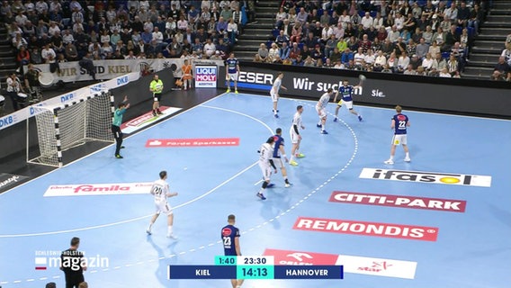 Spielszene zwischen den Handballern von Kiel und Hannover © Screenshot 