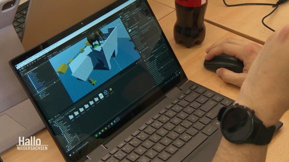 Ein Programm zur Erstellung von 3-D Modellen ist auf einem Laptop geöffnet. © Screenshot 