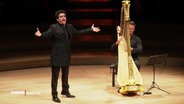 Rolando Villazon und Xavier de Maistre in der Elbphilharmonie. © Screenshot 