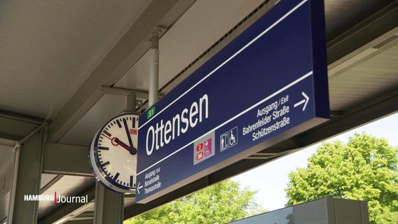 Ottensen steht auf einem Haltestellenschild geschrieben. © Screenshot 