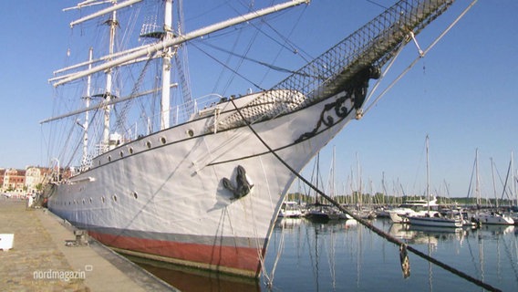 Das neue im Hafen stehende Museumsschiff "Gorch Fock I". © Screenshot 