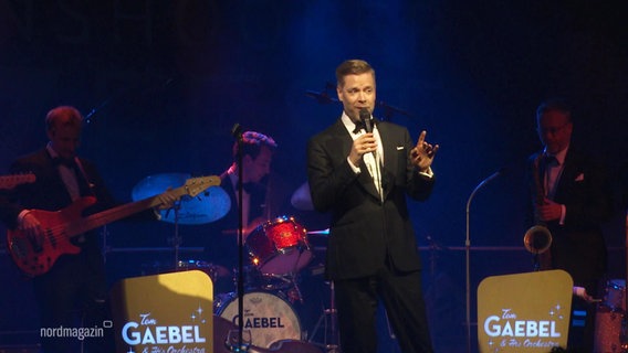Tom Gaebel auf der Bühne. © Screenshot 