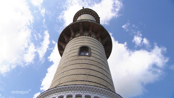 Der Warnemünder Leuchtturm von unten fotografiert. © Screenshot 