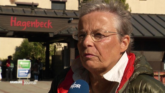 Christa Pehlke vor dem Tierpark Hagenbeck. © Screenshot 