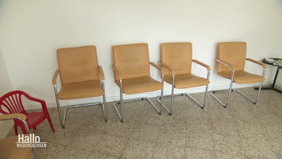 Ein leeres Wartezimmer. © Screenshot 