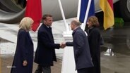 Olaf Scholz empfängt Emmanuel Macron in Hamburg. © Screenshot 