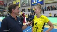 Clemens Paulsen interviewt Pia Kästner, Zuspielerin SSC Palmberg Schwerin. © Screenshot 