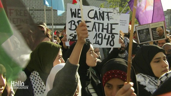 Demonstrierende in Braunschweig. © Screenshot 