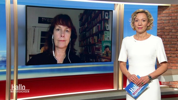 Christina von Saß spricht in einer Videoschalte mit Elisabeth Raffauf. © Screenshot 