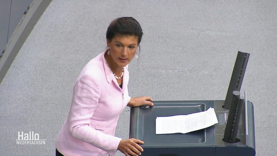 Die ehemalige Linken-Politikerin Sahra Wagenknecht bei einer Rede im Bundestag. © Screenshot 