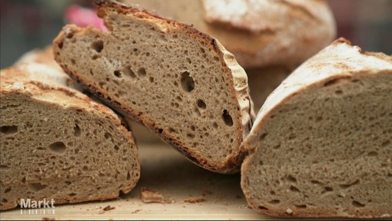 Drei aufgeschnittene Brote. © Screenshot 