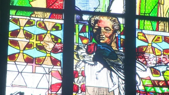 Lüpertz-Fenster in der Marktkirche Hannover. © Screenshot 