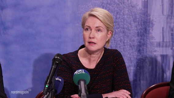 Ministerpräsidentin Manuela Schwesig spricht auf der Landespressekonferenz. © Screenshot 