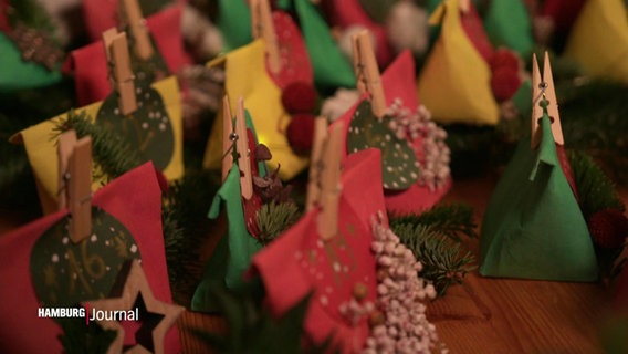 Bunte Tüten als Weihnachtskalender. © Screenshot 