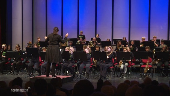 Ein Schulorchester. © Screenshot 