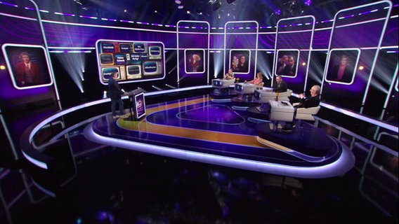 Kameraschwenk durch das Studio von "Na siehste!". © Screenshot 