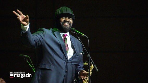 Gregory Porter bei einem Konzert in Lübeck. © Screenshot 