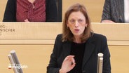 Bildungsministerin von Schleswig-Holstein, Karin Prien, spricht im Landtag. © Screenshot 