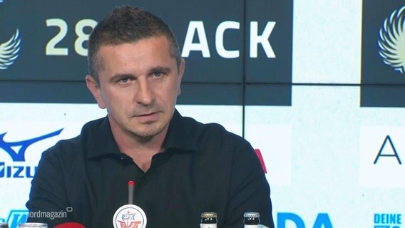 Der neue Trainer vom FC Hansa Rostock Mersad Selimbegović . © Screenshot 
