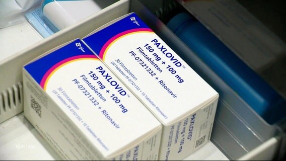 Zwei Packungen des Medikamentes: Paxlovid. © Screenshot 
