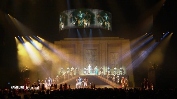 Eine Opernbühne. © Screenshot 