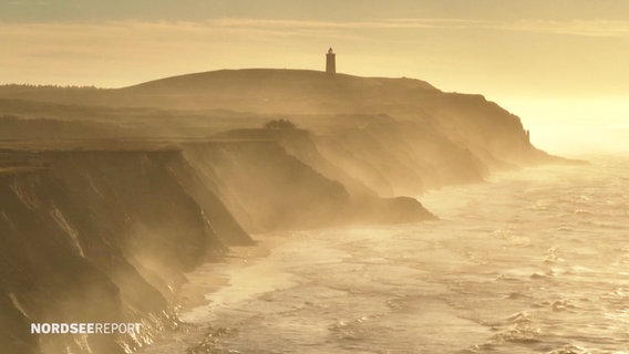 Rubjerg Knude Fyr: Der Leuchtturm bei Lønstrup  ist das Wahrzeichen der dänischen Nordseeküste. © Screenshot 