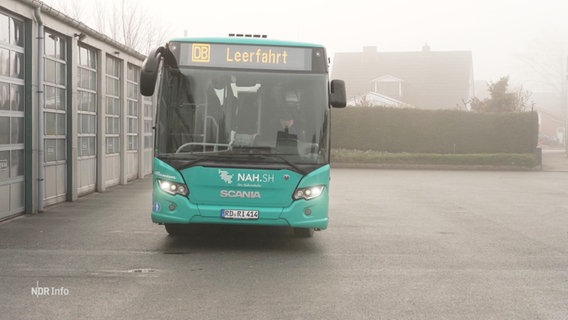 Elektronische Anzeige am Bus verweist auf Leerfahrt. © Screenshot 