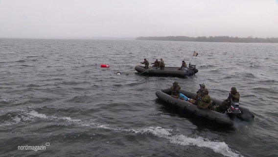 Bundeswehr begibt sich in Booten auf der Müritz auf die Suche nach einem Flugzeugmotor aus dem 2. Weltkrieg. © Screenshot 