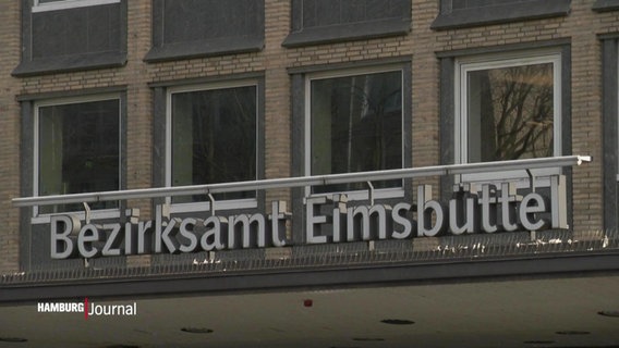 Bezirksamt Eimsbüttel steht auf einem Gebäude. © Screenshot 