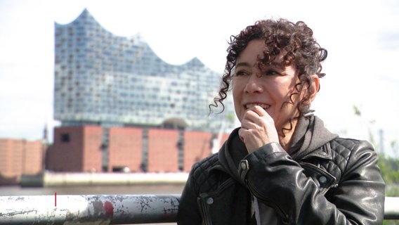 Maria Ketikidou am Set des Großstadtrevier-Films "Triage". © Screenshot 