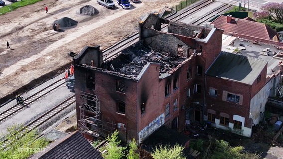 Aufnahme aus der Luft von der ausgebrannten alten Brauerei in Neustadt-Glewe. © Screenshot 