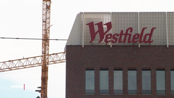 Neubau in der Hafencity mit Schriftzug des Investors Westfield. © Screenshot 