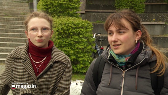 Zwei junge Frauen im Interview. © Screenshot 