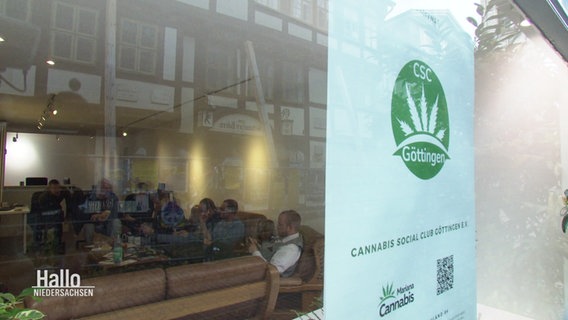 Die Räumlichkeiten des Cannabis Social Club Göttingen durch das Schaufenster betrachtet. © Screenshot 