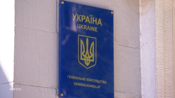 Das Eingangsschild des Generalkonsulats der Ukraine in Hamburg. © Screenshot 