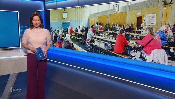 Romy Hiller moderiert NDR Info um 21:45 Uhr. © Screenshot 