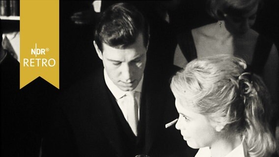 Joachim Fuchsberger und Dawn Addams beim Dreh zu "Die zornigen jungen Männer" 1960  