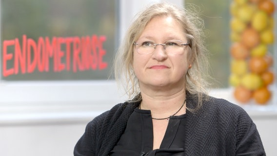 Porträt von Sylvia Mechsner, Leiterin des Endometriose-Zentrums der Berliner Charité. © NDR Foto: Moritz Schwarz/Oliver Zydek