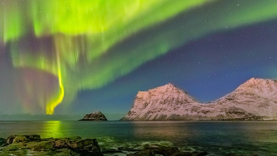 Polarlichter sind nur in dunklen Nächten so strahlend zu sehen. © WDR/Alexandra und Steffen Sailer 