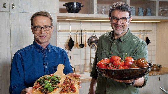 Tarik Rose (re) und Dr. Matthias Riedl (li) © NDR/dmfilm/Florian Kruck 